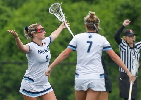 Franklin girls iron out problems in lacrosse win over Wellesley